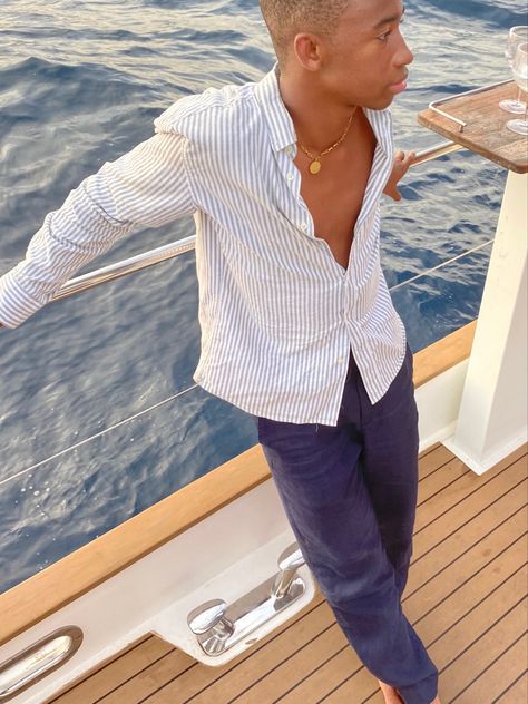 Old Money Swimwear Men, St Tropez Style, Stockholm Style Winter, Style Winter Outfits, Mafia Style, Unique Outfit Ideas, Stockholm Stil, Boat Day, Men Aesthetic