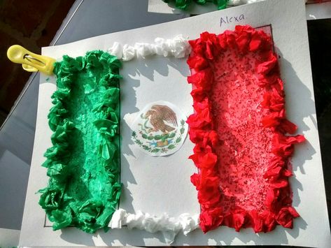 Bandera De México  Papel crepé y pintura con diamantina Castellokids2018 Mexican American Flag, Preschool Bulletin, Hispanic Culture, Preschool Bulletin Boards, Classroom Centers, Mexico Flag, Preschool Arts And Crafts, Work Boxes, Hispanic Heritage Month