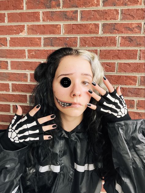 wybie lovat, coraline, costume, button eyes, other wybie, halloween, makeup, unique, girl Wybie Makeup, Other Wybie, Wybie Lovat, Coraline Button Eyes, Coraline Halloween Costume, Coraline Makeup, Makeup Unique, Coraline Costume, Coraline And Wybie