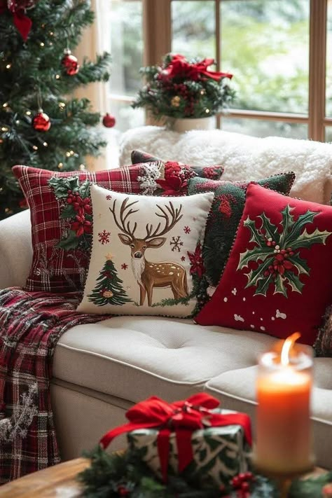 Christmas Living Room Ideas, Christmas Decor Trends, Christmas Living Room, Unique Christmas Decorations, Christmas Themes Decorations, Christmas Decorations Living Room, Christmas Decorations Bedroom, Decor 2024, Christmas Living Rooms