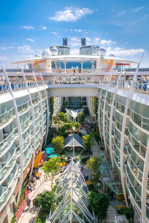 Harmony of the Seas Central Park - Royal Caribbean International. The world's largest cruise ship has a beautiful park area in the middle of the ship! Surrounded this oasis of real plants are lovely restaurants and bars, my favourite area onboard. Cruise Design, Royal Caribbean Cruise Lines, Park Royal, Carribean Cruise, Symphony Of The Seas, Best Cruise Ships, Ship Cruise, Royal Caribbean Ships, Harmony Of The Seas