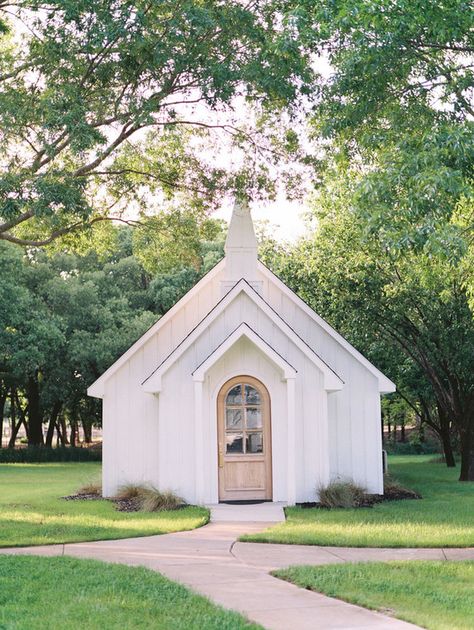 This new Texas wedding venue has all the natural light and the cutest chapel Gruene Estate, San Antonio Wedding Venues, White Sparrow Barn, Texas Wedding Venues, Prospect House, Brick Arch, Austin Wedding Venues, Wedding Venue Houston, Dallas Wedding Venues