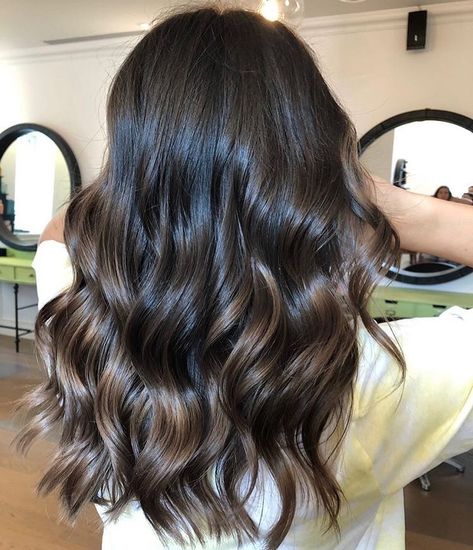 laura elena // Hairartist on Instagram: “Reverse balayage, just love, repost of this gorgeous hair❤️❤️❤️ #reversebalayage #caramellove #caramel #brownhair #healthyhair #allshiny…” Pretty Barbie, Reverse Balayage, Barbie Hair, Hair Balayage, Gorgeous Hair, Healthy Hair, Hair Ideas, Brown Hair, Just Love