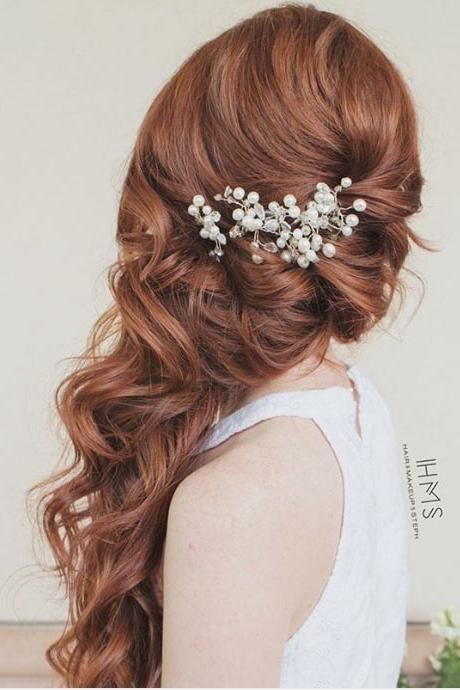 25 Gorgeous Wedding Hairstyles for Long Hair - Southern Living Gorgeous Wedding Hairstyles, Side Swept Hairstyles, Best Wedding Hairstyles, Long Hair Wedding Styles, Wedding Hair Inspiration, Wedding Hair Down, Trending Hairstyles, Wedding Hairstyles For Long Hair, Hairstyles For Long Hair