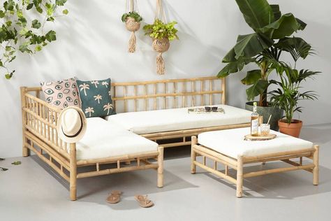 Design your home with bizarre designs Deco Spa, Bamboo Furniture Design, Patio Furniture Layout, Bamboo Sofa, Bamboo House Design, Bamboo Decor, Bamboo House, Bamboo Furniture, Outdoor Patio Decor