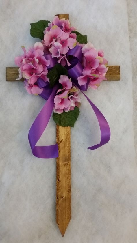 Cemetary Decorations, Cemetery Ideas, Gravesite Decorations, Cemetery Vases, Anker Tattoo, Sympathy Arrangements, Church Easter Decorations, Grave Flowers, Cemetery Decorations