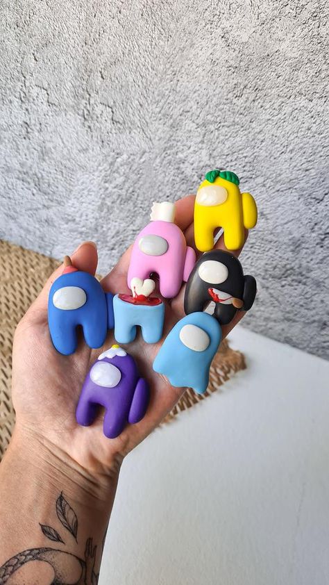 Among Us Character, Polymer Clay Brooch, Clay Brooch, Diy Fimo, Call Of Duty Mobile, Play Video Games, Tanah Liat, Polymer Clay Jewelry Diy, Clay Mugs