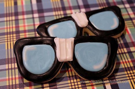 Nerd Glasses Cookies Turtle Cake Pops, Ninja Turtle Cake Pops, Cake Pops Tutorial, Flower Cake Pops, Cake Pop Tutorial, Cute Nerd, Tmnt Party, Ninja Turtle Cake, Turtle Cake