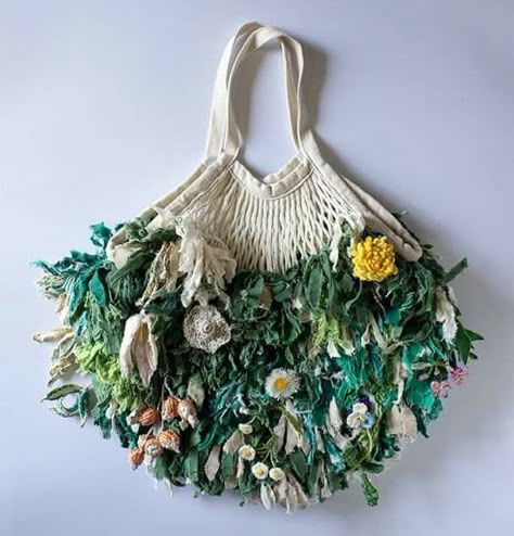 Textile Bags Inspiration, Textile Bags, Plant Bags, Flower Handbag, Embellished Bags, Textile Bag, Diy Bags Purses, Textile Fiber Art, Flower Bag