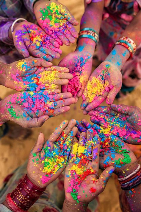 Birthday Ideas 16, Creative Couples Photography, Holi Poster, Holi Party, Fiesta Colors, Favorite Aesthetic, Box Of Crayons, Anna Birthday, Festival Of Colors