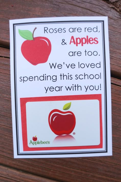 Applebee's gift card and this cute printable makes a cute apple themed teacher gift. Give teachers a gift they actually want they want! Click through for more APPLE THEMED GIFT IDEAS Pto Board, Cricut Tumblers, Apple Teacher Gifts, Diy Label, Teacher Gift Baskets, Teachers Day Card, Classroom Idea, Label Ideas, Secret Pal