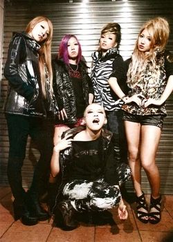 Ane Gyaru, Ora Gyaru, Shaved Heads, Gyaru Style, Goth Subculture, Pin Up Outfits, Gyaru Fashion, History Fashion, Bad Gal