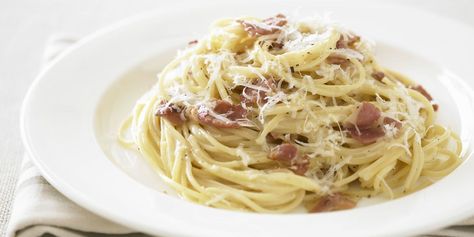 Carbonara Recept, Carbonara Ingredients, Pasta A La Carbonara, Zucchini Carbonara, Rachel Ray Recipes, Pasta Carbonara Recipe, Pasta Alla Carbonara, Carbonara Sauce, Carbonara Recipe