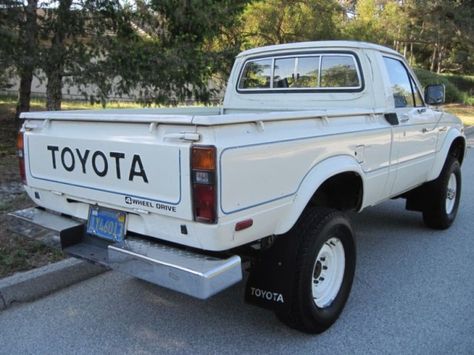 Original Paint: 1980 Toyota 4x4 Pick-Up 1980 Toyota Pickup, Toyota Trucks 4x4, Toyota Pickup 4x4, Pick Up 4x4, Pickup Trucks For Sale, Chip Foose, Muscle Truck, Vintage Pickup Trucks, Toyota 4x4