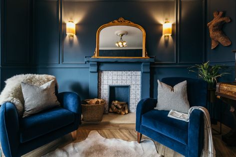 Hallway Wall Colors, Navy Living, Navy Living Rooms, Living Room Transformation, Contemporary Living Room Design, Blue Lounge, Interior Work, Room Transformation, Dark Interiors