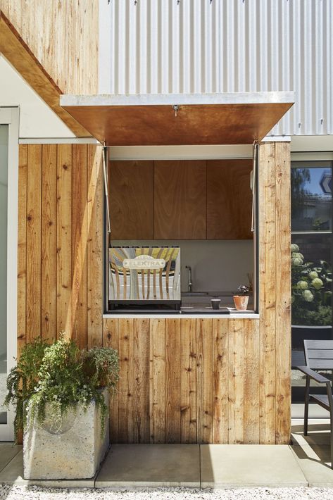 Dwell - This DIY Home in New Zealand Doubles as a Coffee Spot and Art Gallery Coffee Window, Coffee Kiosk, Small Shop Design, Mini Cafe, Container Cafe, Small Coffee Shop, Small Cafe Design, Small Cafe, Coffee Stands