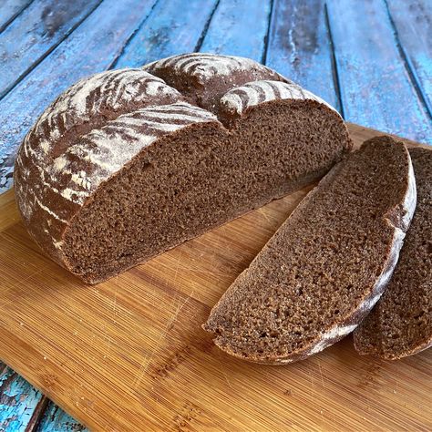 Dark Rye Bread Recipe Homemade, Dark Rye Sourdough Bread, German Rye Bread, Rye Sourdough Bread Recipe, 100% Rye Bread Recipe, Overnight Rye Bread, Brotchen Recipe German, Dark Bread Recipes, Dark Rye Bread