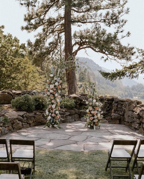 Jenny and Grant's colorful wildflower themed wedding at the griffin house in Hood River, Oregon #griffinhouse #hoodriver #oregonweddingphotographer Wildflower Themed Wedding, The Griffin House, Natural Bouquet Wedding, Hood River Oregon, Wedding Venues Oregon, Neutral Wedding Flowers, Wedding Guest Attire, Shot On Film, Earthy Wedding