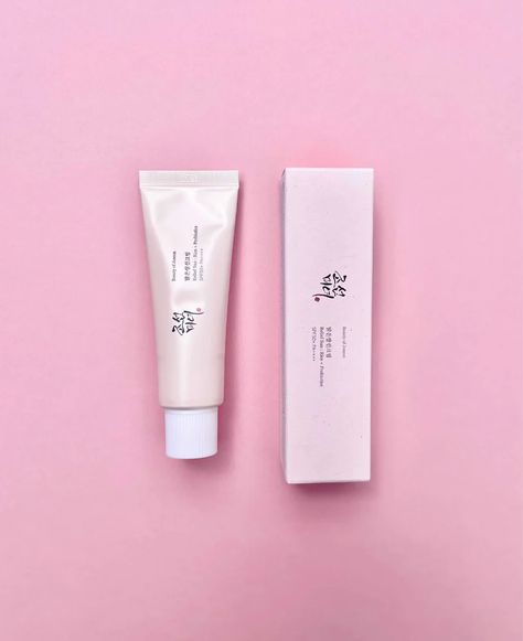 Description:
- A moisturiser-like sunscreen.
- Perfect for combo and oily skin types.
- It has calming and anti-ageing properties.
- 50mls

How to use:
- Apply to your face, ears, neck and décolleté area as the last step of your morning routine.
- Wait 5 min or until feels dry before leaving the house or before applying your makeup.

Benefits:
Gentle yet powerful organic sunscreen offers effective UV blocking with broad spectrum SPF50+ PA++++. Korean Spf Cream, Korean Suncream, Sun Cream Skin Care, Beauty Joseon, Korean Spf, Beauty Of Joseon Sunscreen, Sunscreen Packaging, Spf Cream, Sensitive Skin Makeup