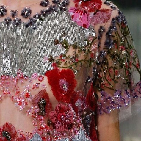 Haute Couture Embroidery, Poppy Delevingne, Fashion Embroidery, Couture Embroidery, Couture Details, Chanel Vintage, Embroidery Fashion, Pretty Style, Mode Inspiration