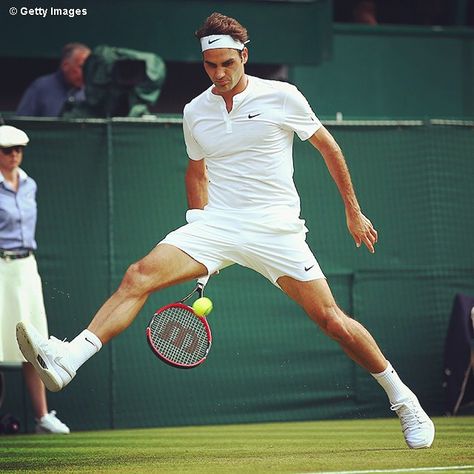 Roger #Federer #wimbledon2015 Federer Wimbledon, Tennis Serve, Atp Tennis, Tennis Photos, Sporting Legends, Pilates Videos, Mark D Sikes, Wimbledon Tennis, Tennis Legends