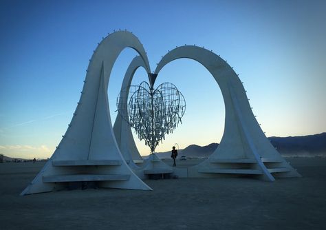 Burning Man Sculpture, Art Of Silence, Apocalypse Au, Burning Man 2015, Purple And Silver Wedding, Desert Festival, Burning Man Art, Festival Art, Burning Man Costume