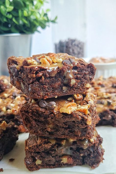 Healthy Protein Desserts, Pecan Brownies, Turtle Brownies, Chewy Caramel, Bakers Chocolate, Chocolate Turtles, Chewy Brownies, Candy Truffles, Brownie Ingredients