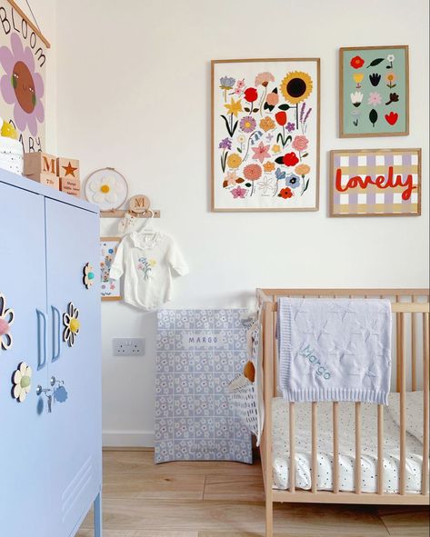 Baby girls nurserynurseryideas nurserydecoration nurseryinspiration nurseryinspo nurseydecor babygirlnursery nurserystyling babygirlsroom babygirlnurserystyle colourfulnursery colourfulhomes colourfulinteriors Bright Nursery Ideas Gender Neutral, Pops Of Color Nursery, Fun Bright Nursery Ideas, Bright Colour Nursery Ideas, Funky Baby Nursery, Colorful Eclectic Nursery, Fun Girl Nursery, Spring Nursery Ideas, Baby Nursery Ideas Colorful