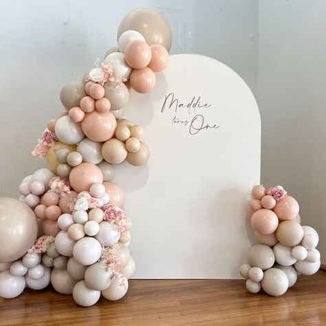 Soft Pink Balloon Garland, Girly Balloon Arch, Simple Arch Backdrop, First Birthday Balloon Backdrop, White Balloons With Flowers, Chaira Backdrop With Balloons, 1st Birthday Girl Backdrop Ideas, Arched Backdrop With Balloons, First Birthday Girl Backdrop