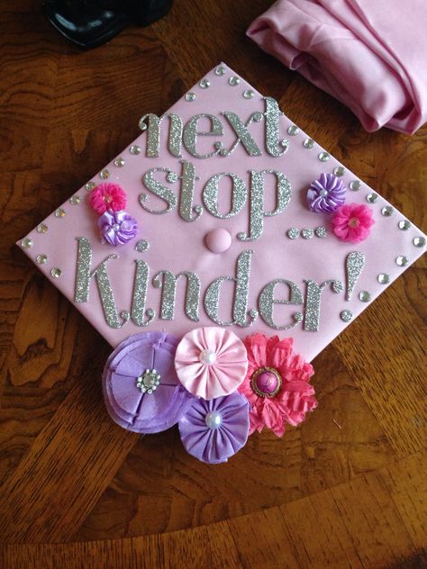 Pre-School Graduation Cap Preschool Graduation Hat Decoration, Graduation Cap Designs For Kindergarten, Vpk Cap Decoration, Preschool Graduation Caps Diy, Cap Decoration Graduation Preschool, Preschool Cap Decoration Ideas, Prek Grad Cap Ideas, Pre K Cap Decoration Ideas, Kids Graduation Cap Ideas