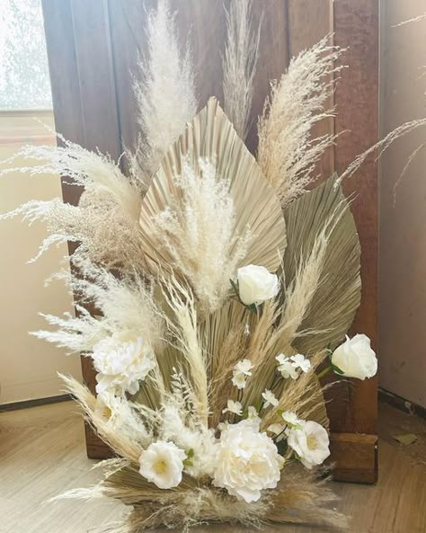 Barbados Wedding, Grass Backdrops, Dried Flowers Diy, Tropical Flower Arrangements, Boho Floor, Pampas Grass Decor, Grass Decor, Flower Store, Farmhouse Wedding