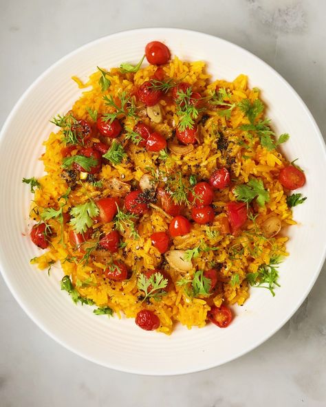 Tadka Tomato & Garlic Rice | Low Simmer Blog Moong Dal Khichdi, Garlic Rice, Tomato Rice, Rice Dish, Small Tomatoes, Bean Stew, Crispy Tofu, Veggie Bowl, Plum Tomatoes