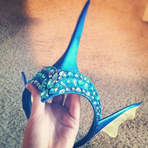 Fish Headpiece, Vaporeon Costume, Vaporeon Cosplay, Fish Costumes, Sea Creature Costume, The Little Mermaid Musical, Sea Costume, Gijinka Pokemon, Fish Costume