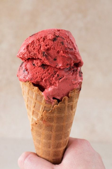 Red Velvet Ice Cream with Brownie Chunks - Cake 'n Knife Fine Desserts, Red Velvet Ice, Velvet Recipes, Frozen Things, Rainbow Foods, Es Cream, Southern Recipes Desserts, Red Velvet Ice Cream, Red Velvet Oreo