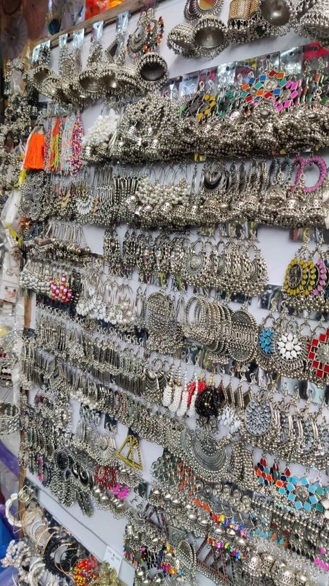 Sarojini Nagar, Delhi Street, South Asian Aesthetic, Jhumka Designs, Pakistani Bridal Jewelry, Street Shopping, Desi Love, Snap Streak Ideas Easy, Love Street