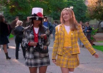 Iconic 90s Movies, Iconic 90s Outfits, Preppy Mode, John Brown, Clueless Outfits, 90s Fashion Outfits, Nicolas Cage, Movies Outfit, Yellow Outfit