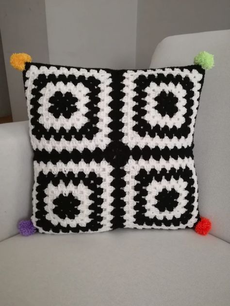 Yarn Diy Projects, Crochet Cushion Covers, Modern Haken, Crochet Pillow Patterns Free, Crochet Cushion Pattern, Pumpkin Patterns, Beau Crochet, Cushion Cover Pattern, Home Crochet