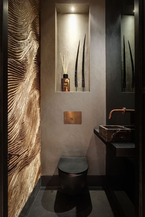 Italian Toilet Design, Downstairs Loo Ideas, Black Downstairs Toilet, Black And Copper Bathroom, Copper Bathroom Ideas, Thoughts Design, Copper Toilet, Rustic Toilet, Toilette Design