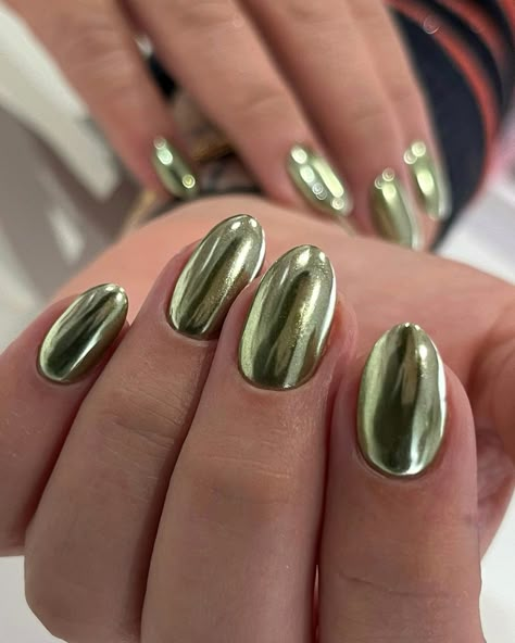 31 Cute Chrome Nails Designs for a Trendy Manicure Nagellack Trends, Chrome Nails Designs, Chrome Nail, Metallic Nails, Nail Swag, Nails 2024, Funky Nails, Chic Nails, Nail It