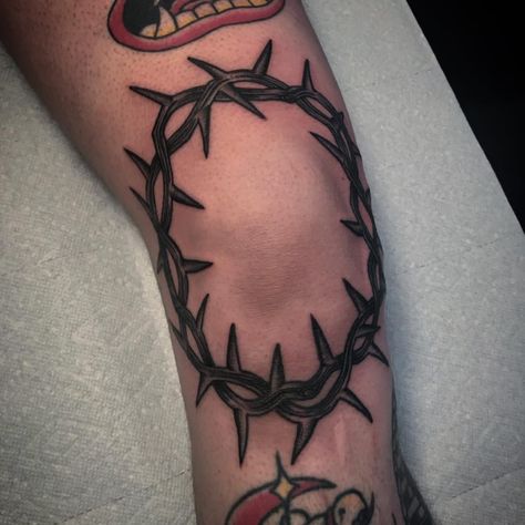 American Traditional Thorn Tattoo, Thorn Ear Tattoo, Thorns Knee Tattoo, Thorn Knee Tattoo, Traditional Thorn Tattoo, Knee Tattoo Men, Rose Thorn Tattoo, Crown Of Thorns Tattoo, Tattoo Above Knee