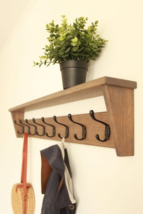 Oak Coat Hooks, Hook For Clothes, Diy Wood Coat Hanger, Diy Coat Hanger Wall, Hallway Hanger Ideas, Bag Hanger Ideas, Wall Coat Rack Ideas Entryway, Coat Hook Ideas, Wall Hooks Entryway