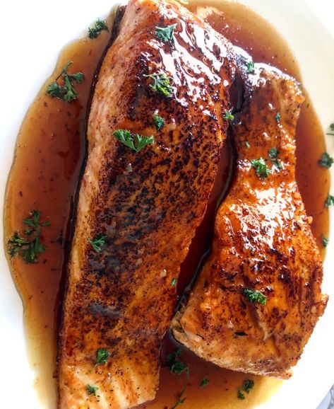 Thai Sweet Chili Salmon – The Glam Kitchen Thai Fish Recipes, Thai Chilli Sauce, Thai Fish Recipe, Sweet Chili Salmon, Sweet Chilli Salmon, Chili Salmon, Thai Salmon, Thai Fish, Salmon Soy Sauce