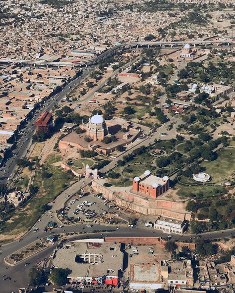 Repost @shahrose_khan92 • • • • • Ariel View of Multan city , the city of saints , South Punjab , Pakistan 🇵🇰 ___________  #vsco  #vscopak… Flag Of Pakistan, Multan Pakistan, Pictures Of Beautiful Places, History Of Pakistan, Beautiful Pakistan, Pakistan Travel, Punjab Pakistan, Pakistan Zindabad, Bhutan