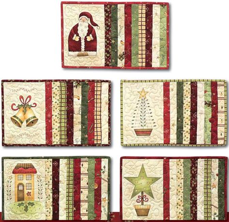 All Things Christmas Free Placemat Pattern Crochet Christmas Placemats, Quilted Placemat Patterns, Christmas Mug Rugs, Christmas Quilting Projects, Quilted Table Runners Christmas, Christmas Patchwork, Mug Rug Patterns, Christmas Quilt Patterns, Christmas Sewing Projects