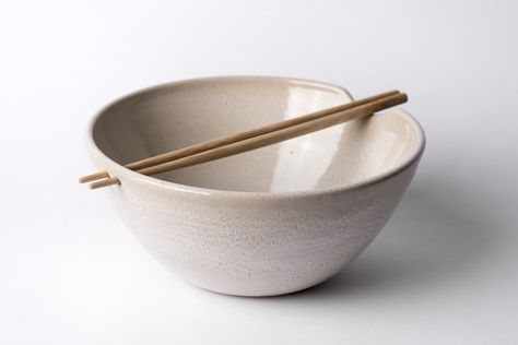 Handmade Ramen Bowl, Ramen Bowls Ceramic, Pottery Ramen Bowl, Ramen Bowl Design, Ramen Bowl Ceramic, Ceramic Ramen Bowl, Ramen Bowls, Container Restaurant, Ceramics Pottery Bowls