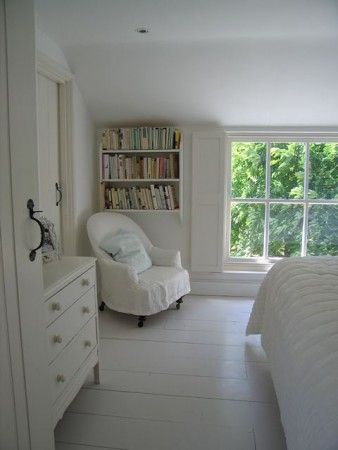 White Floorboards, Foster House, White Wood Floors, Vibeke Design, Wide Plank Flooring, Cottage Bedroom, New England Style, White Candy, White Floors