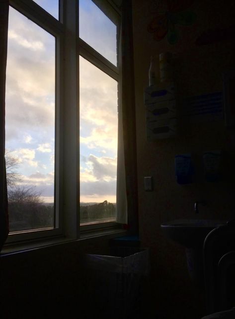 Window Morning View Aesthetic, Morning Window View, Hospital Window, Tempat Aesthetic, Universe Wallpaper, Window Photo, Mcu Dr, Steven Universe Wallpaper, Silver Linings Playbook