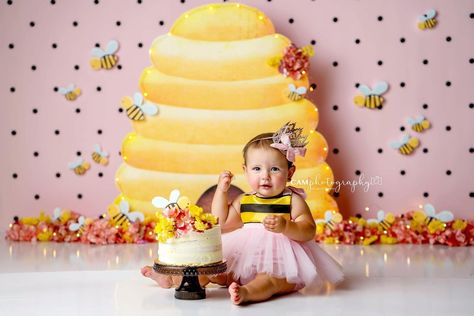 Happy BEE-Day! Now prebooking 2021 birthdays Link in bio for more info Dress from @bellethreads Backdrop coming soon to @fancyfabricandprops Crown @lovecrushcrowns #bday #cakesmash #smashcake #firstbirthday #cakesmashphoto #cakesmashideas #bee #summer #njphotography #njbabyphotos #njmom #babyphotographer #babyphotos #firstbirthday #happybirthday Bee Photoshoot, Bee Birthday Theme, Bumble Bee Cake, Baby Halloween Outfits, Bee Cakes, Bee Day, Halloween Party Outfits, 1st Birthday Decorations, White Panel