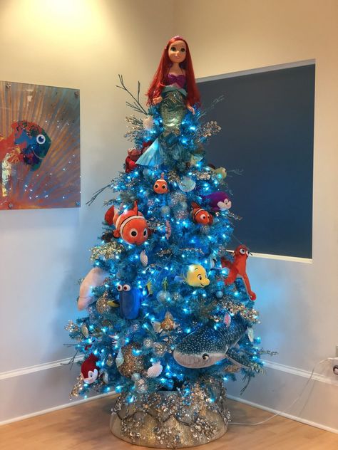 Holiday Plant Service in Orlando, Florida - Green Thumb Interior Finding Nemo Christmas Tree, Under The Sea Christmas Tree, Sea Christmas Tree, Tree Christmas Ideas, Under The Sea Christmas, Green Christmas Tree Decorations, Gifts Drawing, Florida Holiday, Florida Christmas