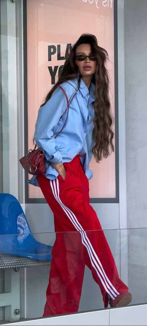 Red Athleisure Outfit, Red Accent Outfit, Outfit Inspo Elegant, Red Pants Outfit, Adidas Firebird, Looks Adidas, Track Pants Outfit, Burgundy Bag, Y2k Purse